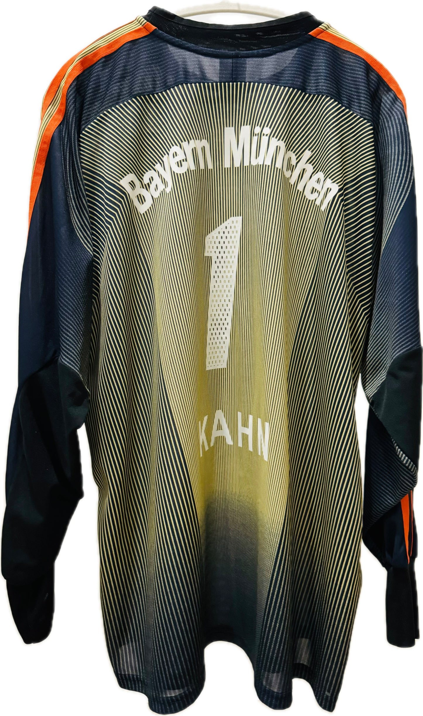 2002-04 Bayern Munich Oliver Kahn - 9/10 - (L)